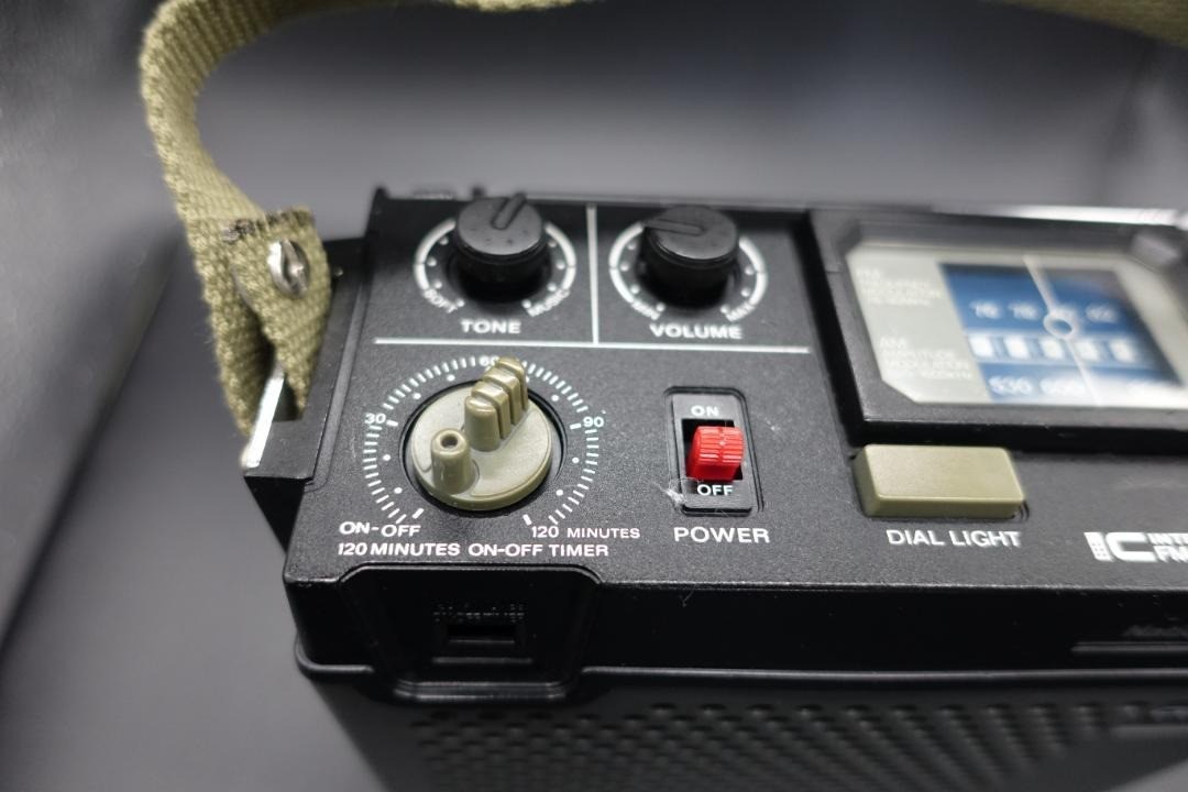 National Panasonic RF‑727 Cougar 5 AM/FM 2‑Band Radio Used