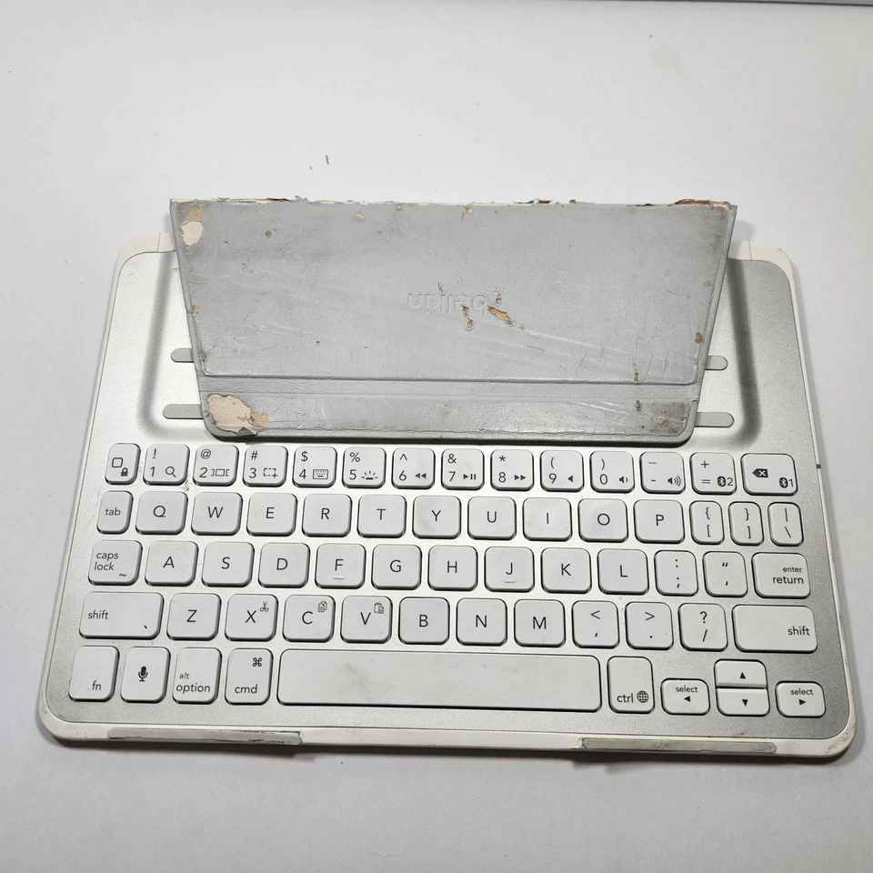 Belkin F5L149 Wireless Ultimate Keyboard Case for iPad 4th & 3rd gen & iPad 2 - image 2 of 4