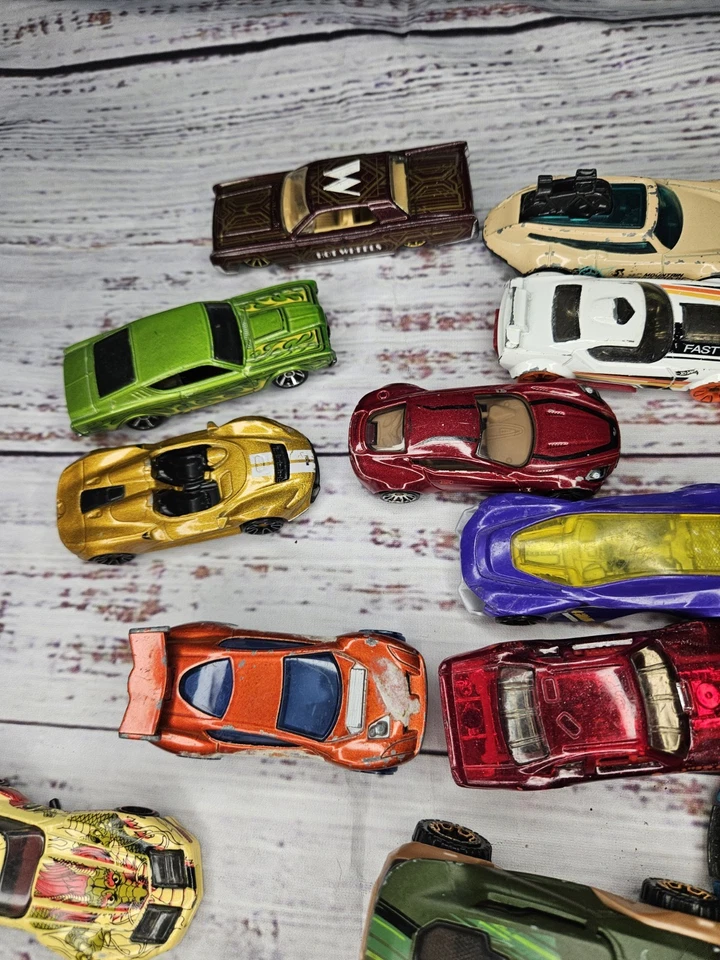 Lote Mixto de 34 Coches Matchbox y Hot Wheels Años 90-2000 Jugados Con Estado Foto 3 de 4