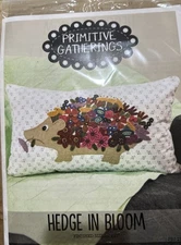 Primitive Gatherings- Wool Appliqué Pillow Kit - HEDGE IN BLOOM - 14 X 21