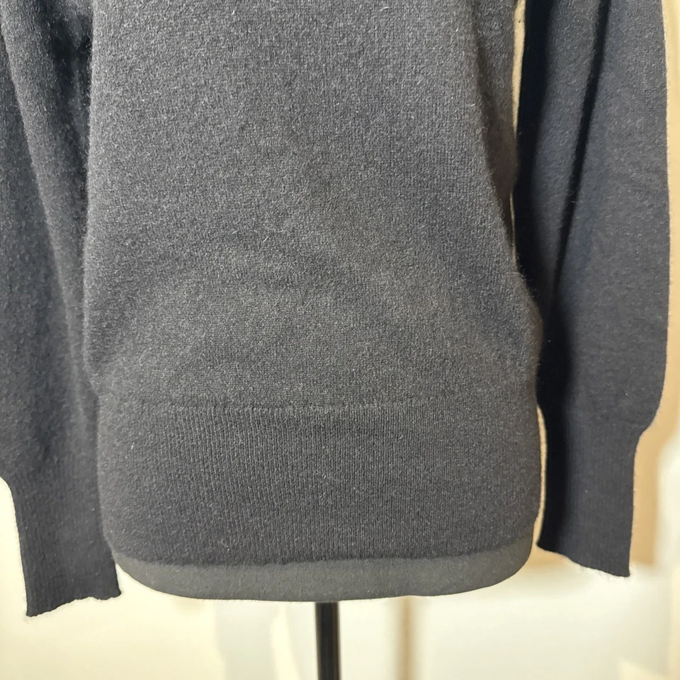 C by Bloomingdale's Women's Cashmere Sweater Size M, Pullover Long Sleeve Black - Image 2 of 4