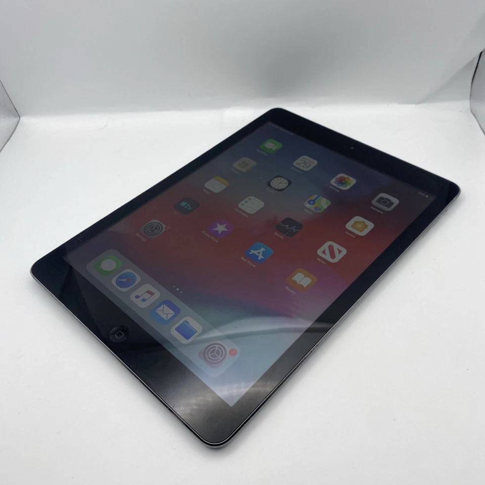 Apple iPad Air (A1474) - 9.7" - 32 GB - Wi-Fi Only - Space Grey - Image 2 of 4