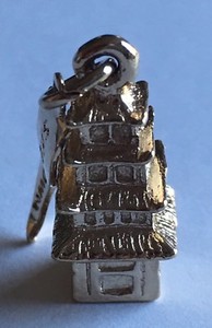 Authentic Vintage Sterling Japanese Pagoda Charm Gold Plated 3.6g Never Use
