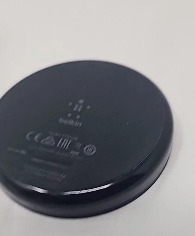 Almohadilla de carga inalámbrica universal Belkin Boost Up Bold solo 10 W para Samsung iPhone Foto 2 de 4