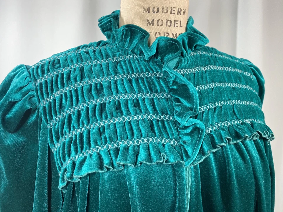 Abrigo de casa vintage TALLA MEDIANA verde terciopelo terciopelo bata LOUNGECREST AÑOS 80 90 Foto 4 de 4