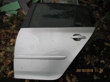 VW Golf 5 Limousine Steilheck - Tür hi.li. Türblatt komplett Reflexsilber LA7W