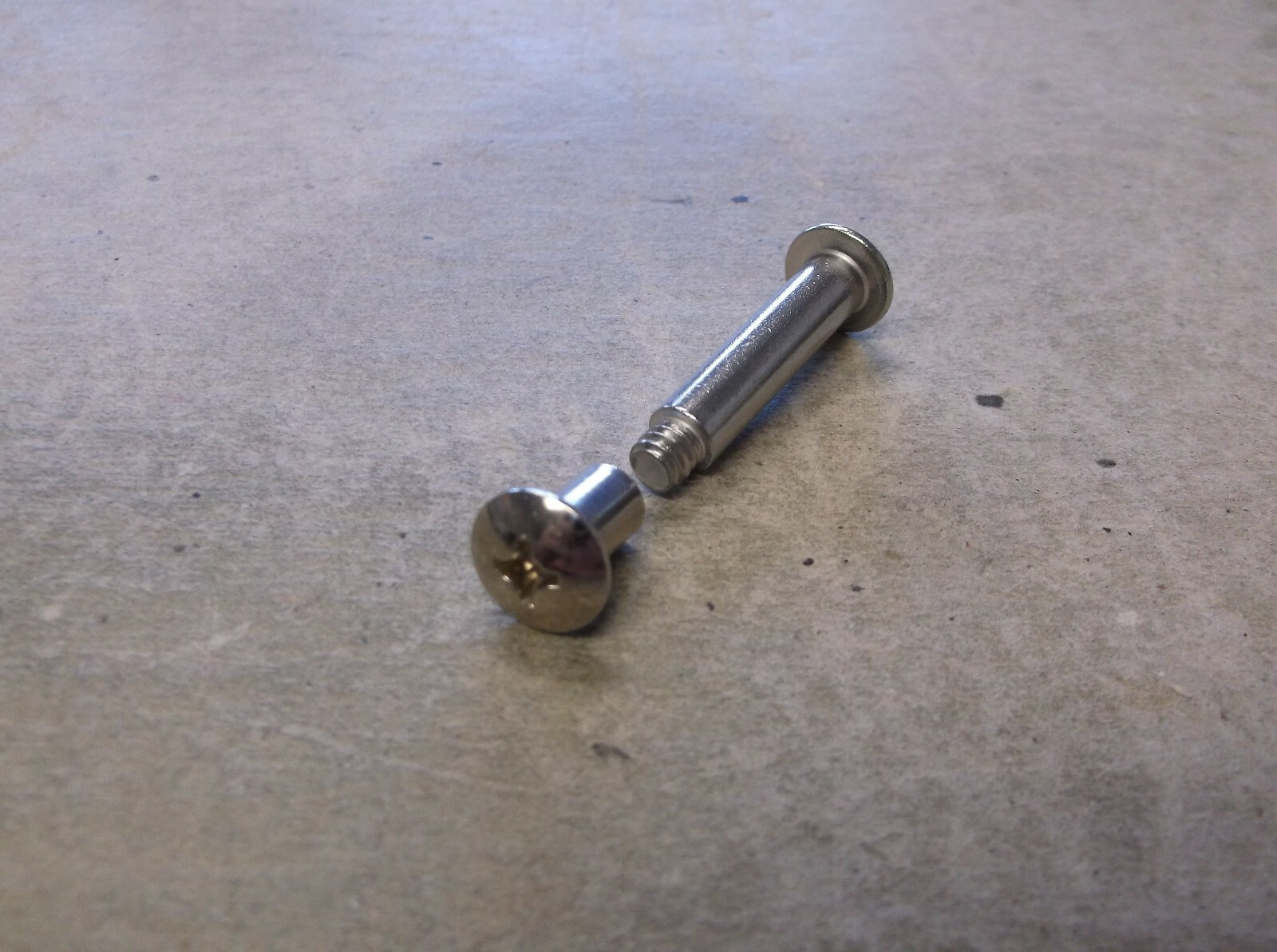 NEW OEM BENNINGTON S/S BIMINI TOP CONNECTOR BRACKET MOUNTING BOLT