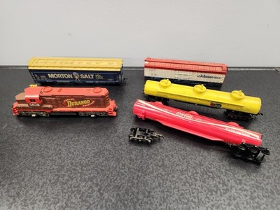 Lot of TYCO HO Scale Durango 5628 GP20 Diesel Locomotive + 4 Cars READ UNTESTED