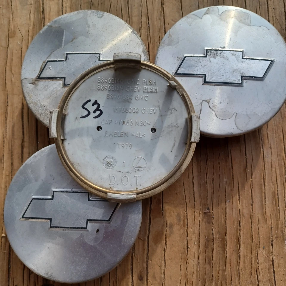 Комплект из 4 центральных колпаков Chevrolet Tahoe Suburban Avalanche 2001-2006 годов выпуска 15766002 - Изображение 3 из 3