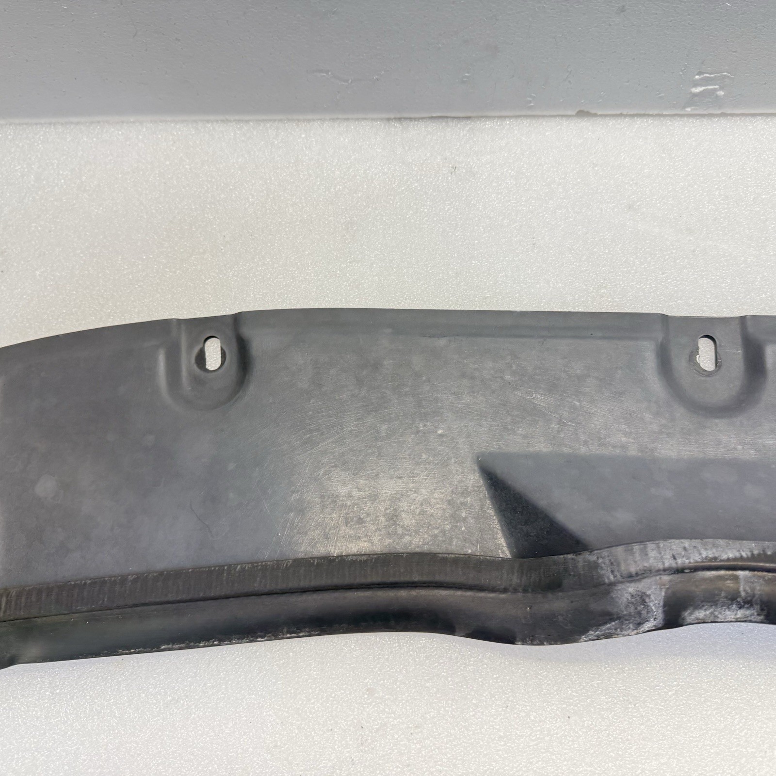 03-08 Maserati Quattroporte M139 Front Bumper Upper Conveyor Trim 67069600 OEM