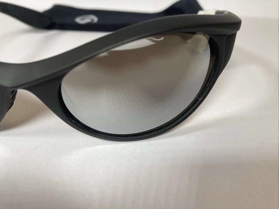 Nuevo de Lote Antiguo Gárgolas Vórtice Lente Plateada Marco Negro Mate Con Estuche Foto 3 de 4