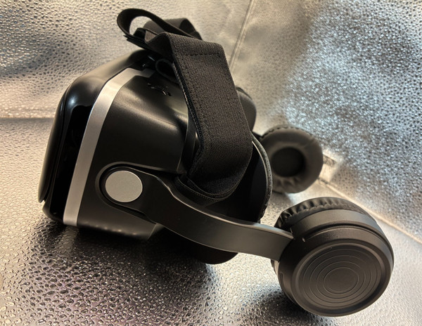 Alternate view of Shinecon Virtual Reality Glasses Vr30 Gamepad Remote