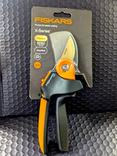 Fiskars X Series Titanium PowerGear 3/4 in. P552 8.8" Bypass Pruning Heavy Duty
