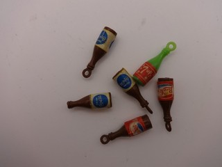 6 plastic SODA BOTTLE CHARMS Coke / Pepsi / 7Up vending machine / gum ball prize