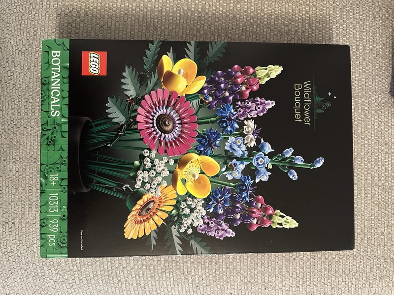 LEGO 10313 Botanical Collection Wildflower Bouquet Building Set