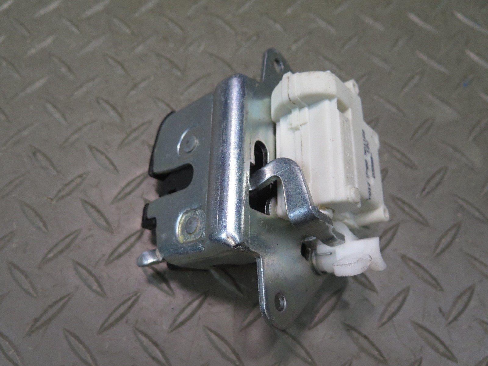 2008-2019 MASERATI GRANTURISMO M145 REAR TRUNK LID LOCK LATCH