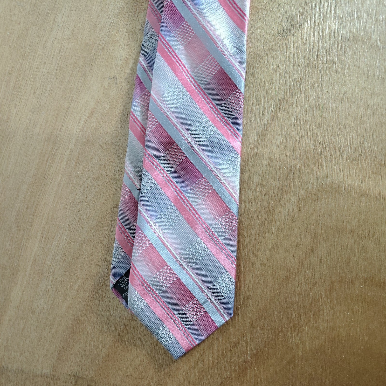 Van Heusen Men's Neck Tie Aqua & Silver Geometric Silk RN# 121148 Standard Size