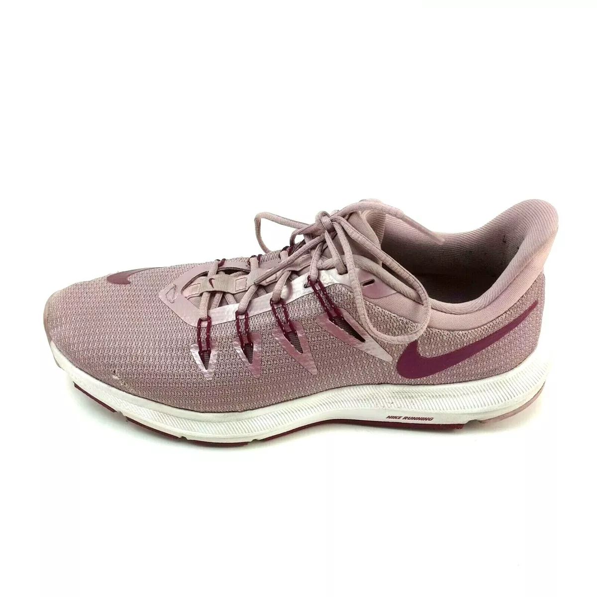 Nike quest wide store running sneaker