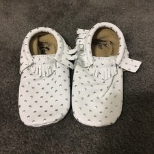 Original Size 9 White And Silver WS Freshly Picked Moccs New