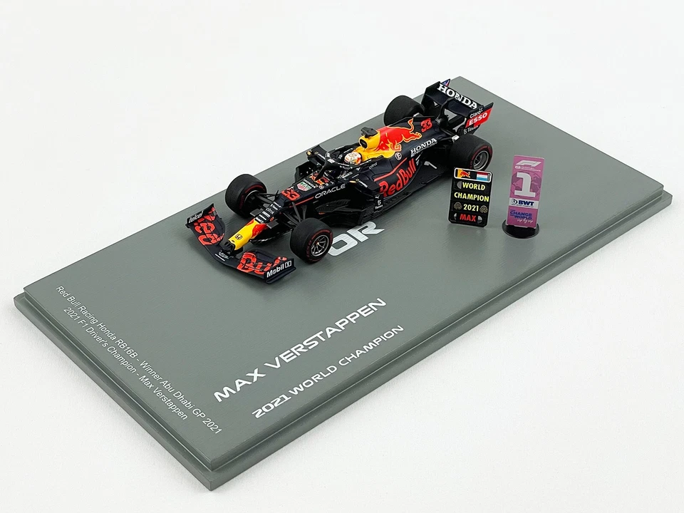 Red Bull F1 RB16B 33 Max Verstappen Abu Dhabi GP 2021 World Champion 1:43 Spark - Image 4 of 4