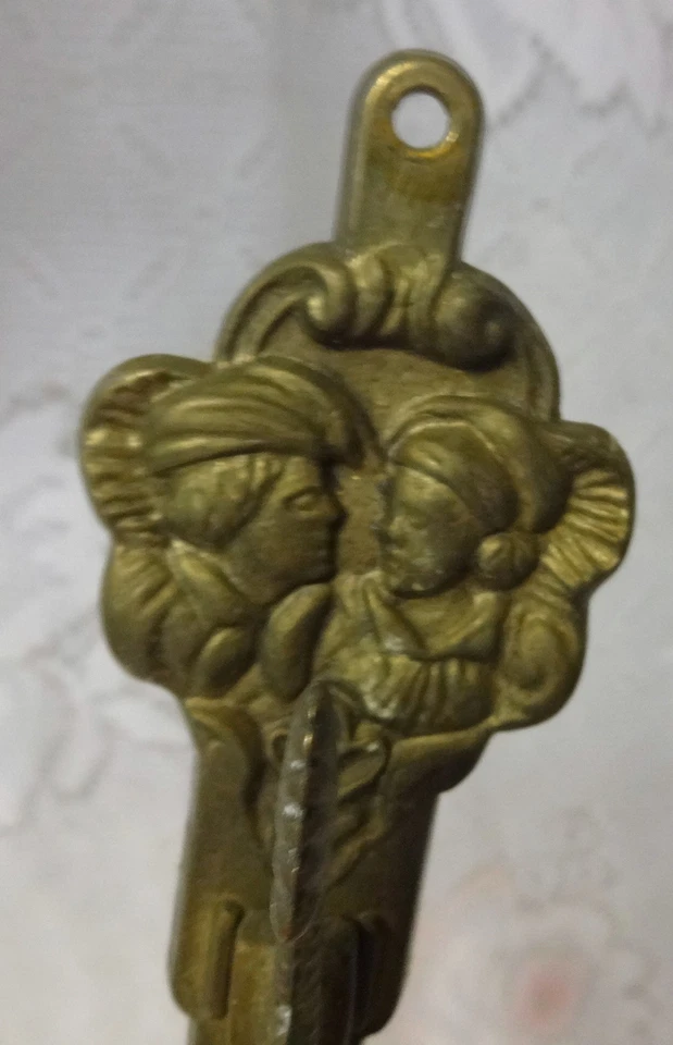 Cabide gancho antigo 1800 bronze ornamentado Romeu Julieta espelho de parede vela óleo - Imagem 4 de 4