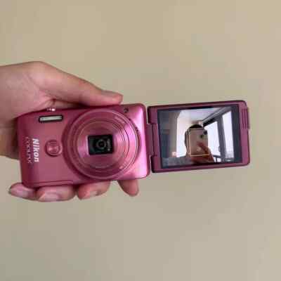 Nikon COOLPIX S6900 16.0MP 12x Optical Zoom Flip Long Screen Nikon COOLPIX S6900 16.0MP 12x Optical Zoom Flip Long Screen