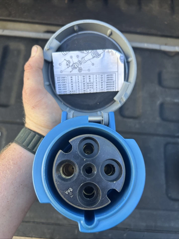 Hubbell HBL4100C9W 4 Wire 100 A Pin and Sleeve IEC Plug - Blue Female Connector - Image 3 of 3