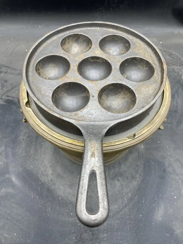 Vintage GRISWOLD 962 A #32 Cast Iron AEBLESKIVER Egg Poacher Danish Cake Pan USA