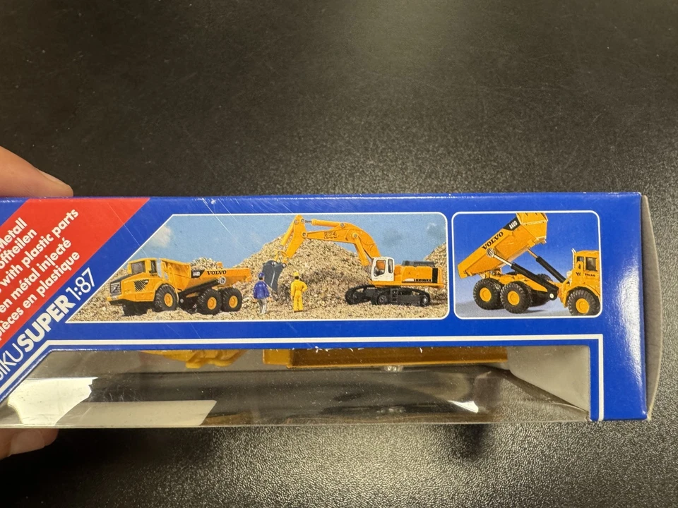 SIKU 1877 - modellino 1:87- AUTOCARRO CON CASSONE RIBALTABILE VOLVO- NUOVO - Immagine 4 di 4