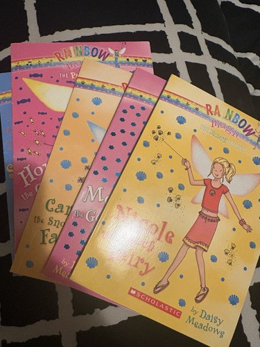Rainbow Magic: The Earth Fairies by Daisy Meadows Scholastic Paperback - Picture 1 of 2