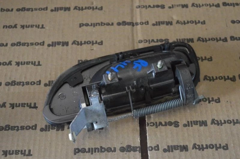 Volvo XC70 2006 manija de puerta delantera del lado derecho del pasajero gris Foto 2 de 4