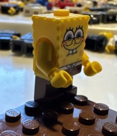 LEGO SPONGEBOB SQUAREPANTS SPONGEBOB SMILE W/ SQUINT MINIFIGURE