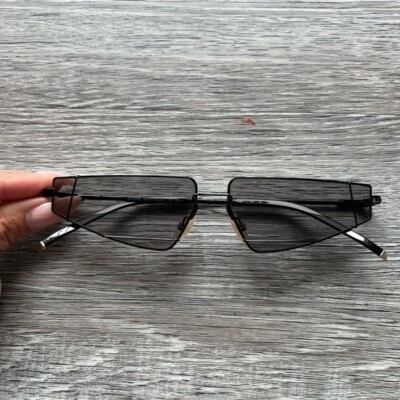 FENDI 61MM FUTURISTIC TRIANGLE WIRE FRAME SUNGLASSES IN BLACK Fendi Diagonal FE40131I 01A Sunglasses - US main image 4