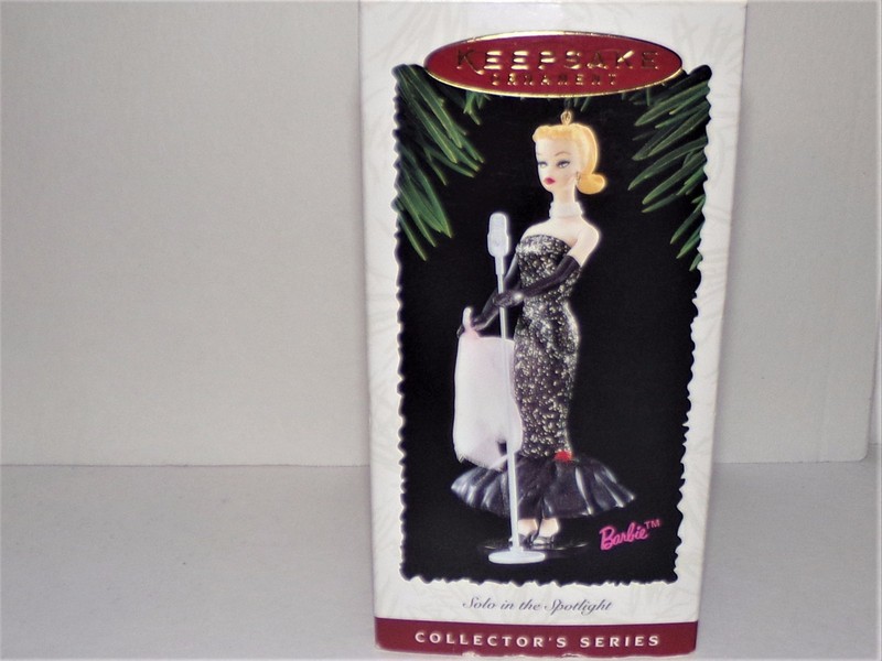 HALLMARK KEEPSAKE ORNAMENT "SOLO IN THE SPOTLIGHT BARBIE SWEET HOLIDAY TREASURE!