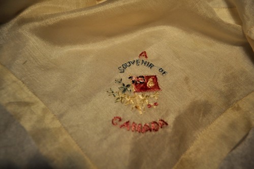 VTG 1920'S SHEER SILK HAND EMBROIDERY HANDKERCHIEF Antique SOUVENIR CANADA - Picture 3 of 5