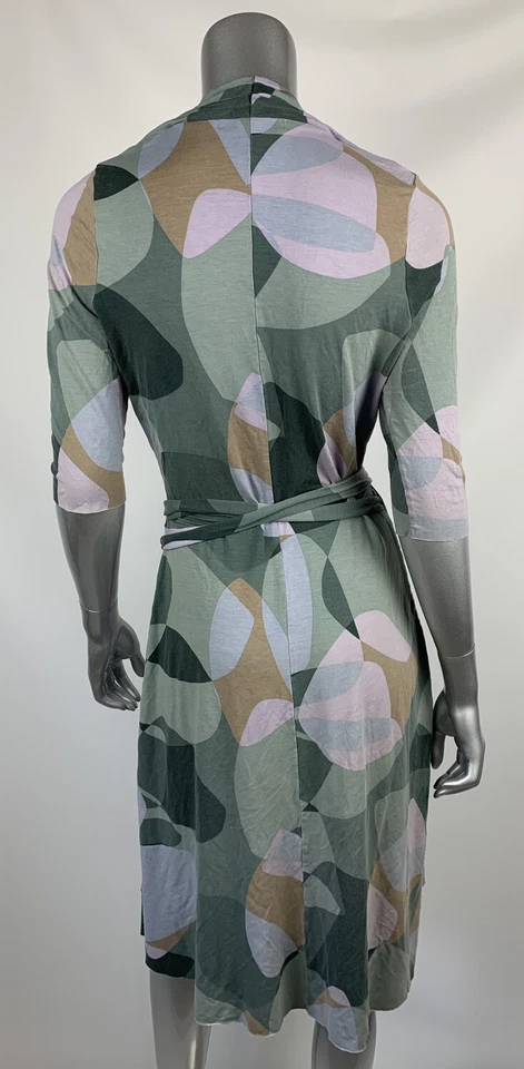 Vestido envolvente Nougat London 3 multicolor geométrico con cinturón cuello en V manga 1/2 Foto 3 de 4