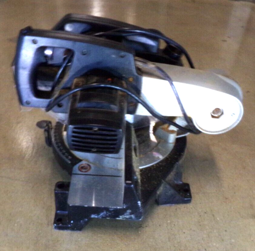 BLACK & DECKER POWER MITER SAW, LOCAL PICKUP ONLY, NO SHIPNG CAT. 1701  V88CR