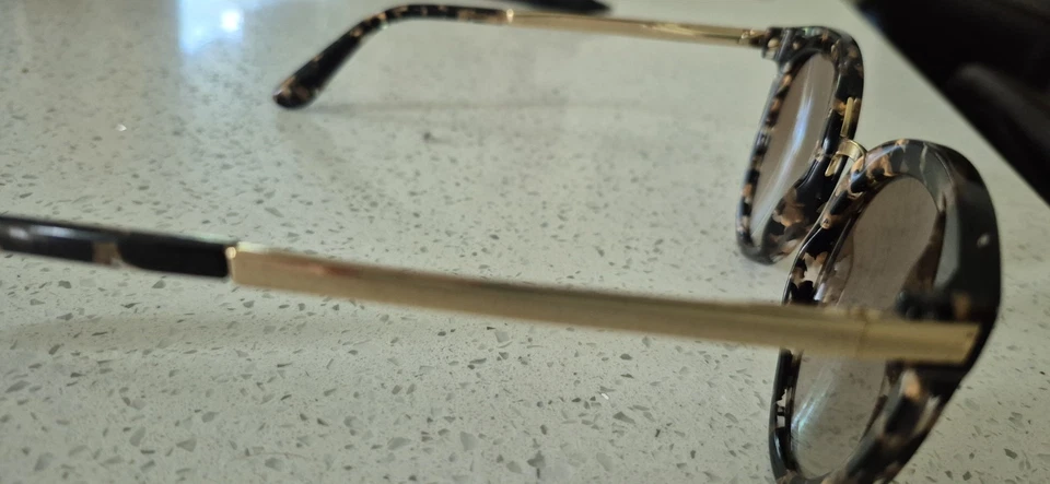 Never Worn- Kept In Original Box - Dolce & Gabbana - DG4268 Sunglasses - Image 4 of 4