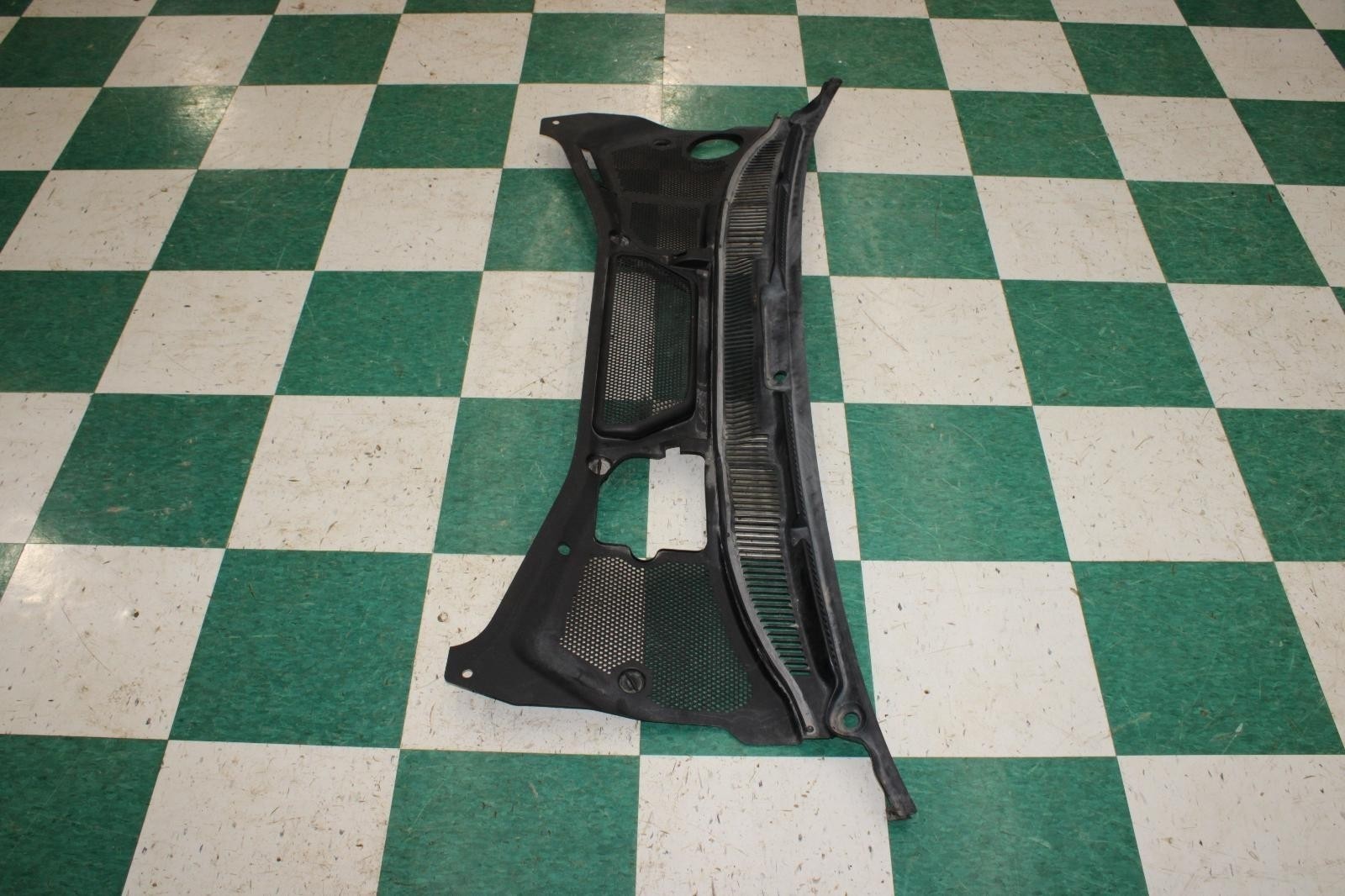 13-18 Flying Spur Black Front Windshield Wind Shield Wiper Cowl Trim Panel OEM