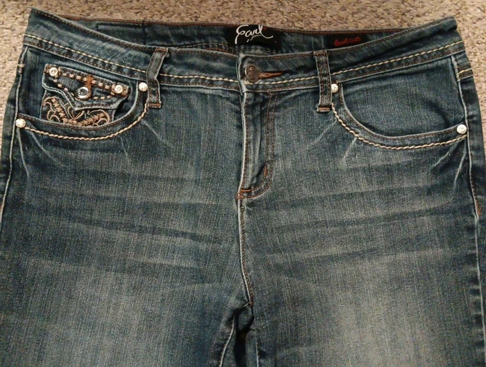 Earl Bootcut Jeans Size 10 P Womens Stretch Embellish Medium Wash Mid Rise 32x26 - Image 2 of 4