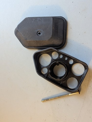 #ad Briggs and Stratton Engine Air Cleaner Assembly 698472 $2.99