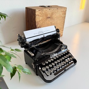 Erika 4 - compact portable working typewriter | 1920s | maintained