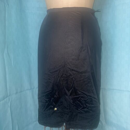 Vintage "Skirt Saver" Halbslip Gr. 26 schwarz Nylon Beverly Vogue California