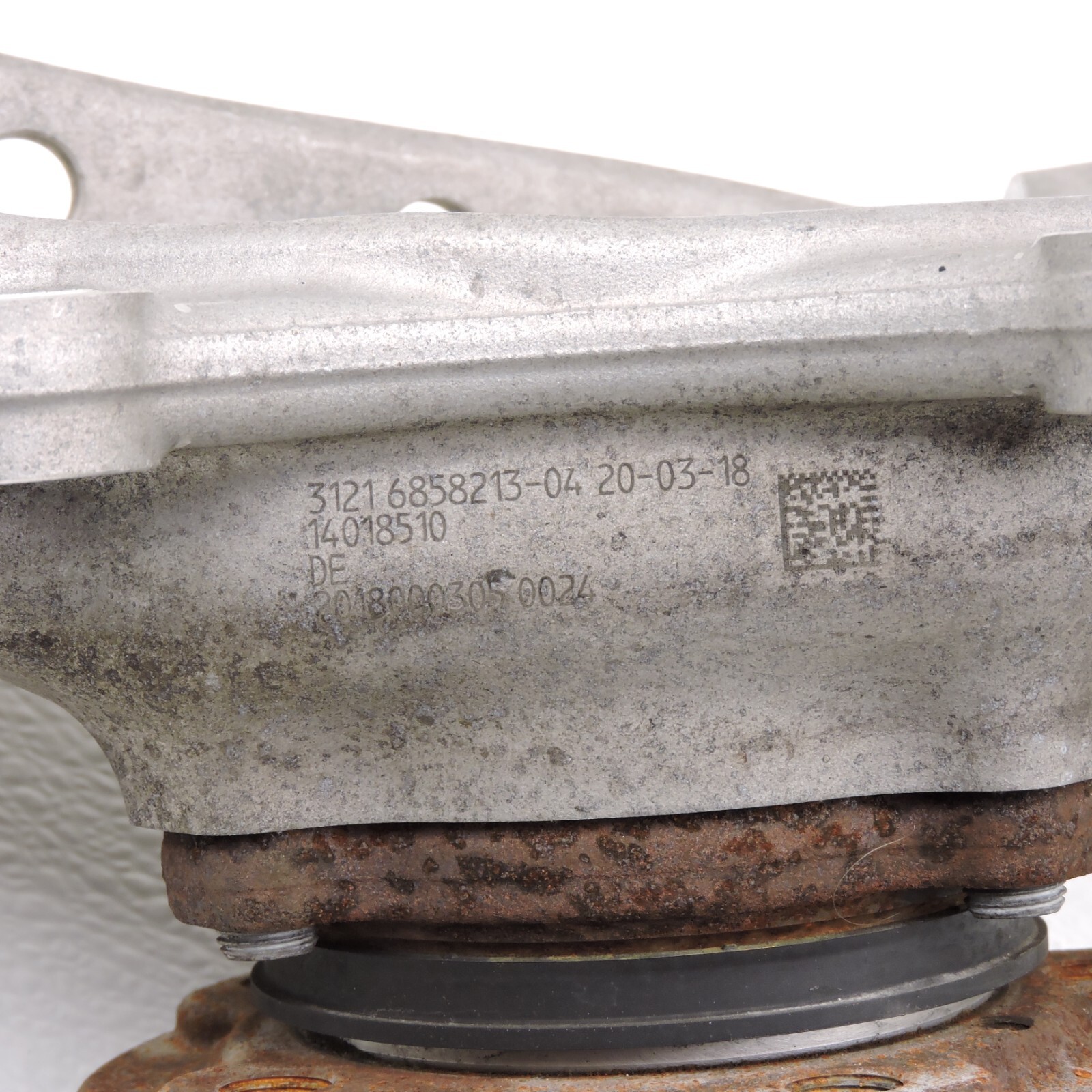 2014-2020 BMW i8 Front Left Drivers Knuckle Spindle Hub Housing Factory -24-I-L