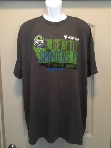 Neuf avec étiquettes T-shirt homme 2XL Seattle Sounders FC 2017 Majestic MLS Cup Champions (L4) - Photo 1/8