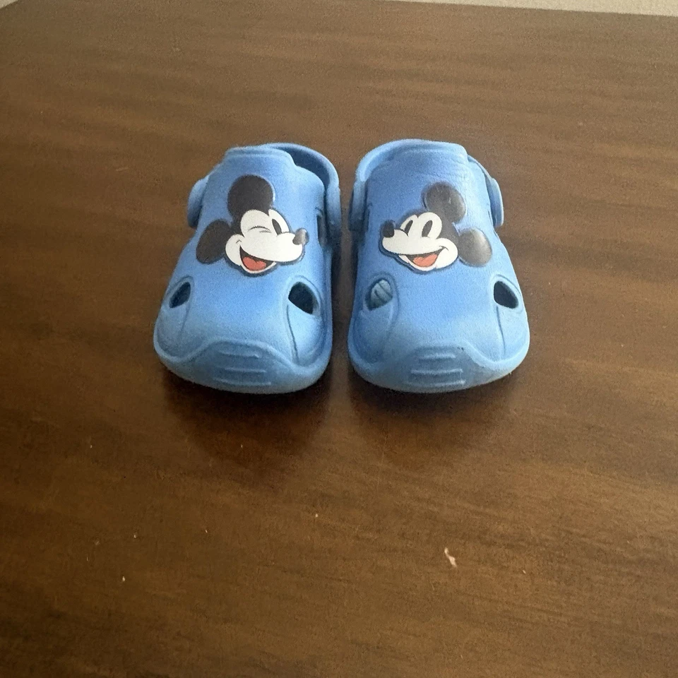 Sandalias Mickey Baby para niños pequeños talla 5/6 azul cocodrilo como usadas en excelente estado SB#5 Foto 2 de 4