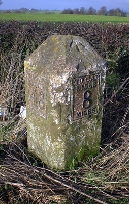 Foto 6x4 alter Meilenstein von der A689, westlich von Middle Farm Irthington Metall um 2009