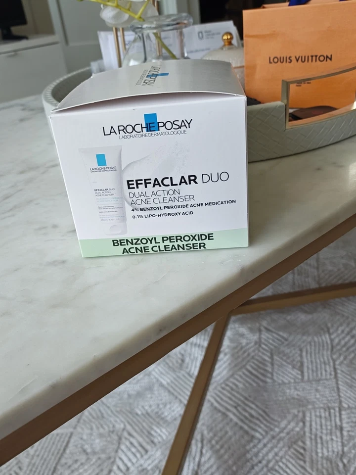 La Roche Posay Effaclar Duo Dual Action Acne Cleanser (30 X 10ml Qty) - Image 2 of 4