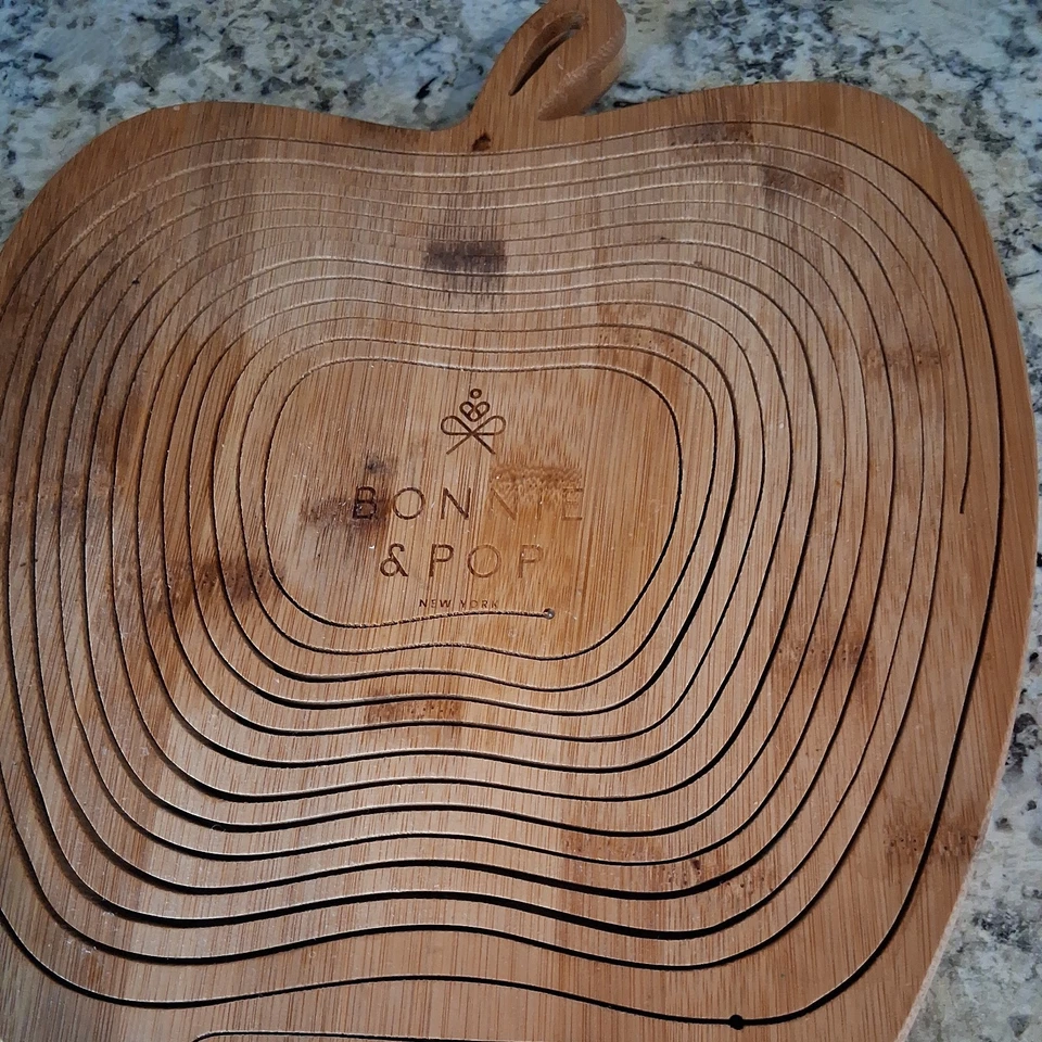 Tabla de cortar plegable Bonnie and Pop New York cesta de fruta de manzana de madera  Foto 3 de 3