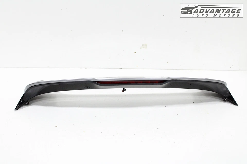 ALERÓN DE TECHO Y LÁMPARA DE LUZ OEM PUERTA LEVADIZA PUERTA TRASERA CHEVROLET TRAX 2024-25 Foto 4 de 4